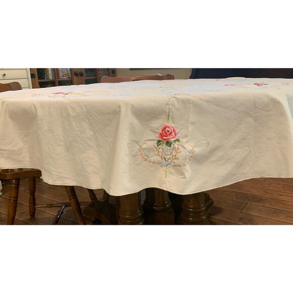 Handmade Tablecloth Oval 96"x62" Beige Machine Embroidery Pink Roses Tendrils - Picture 9 of 9